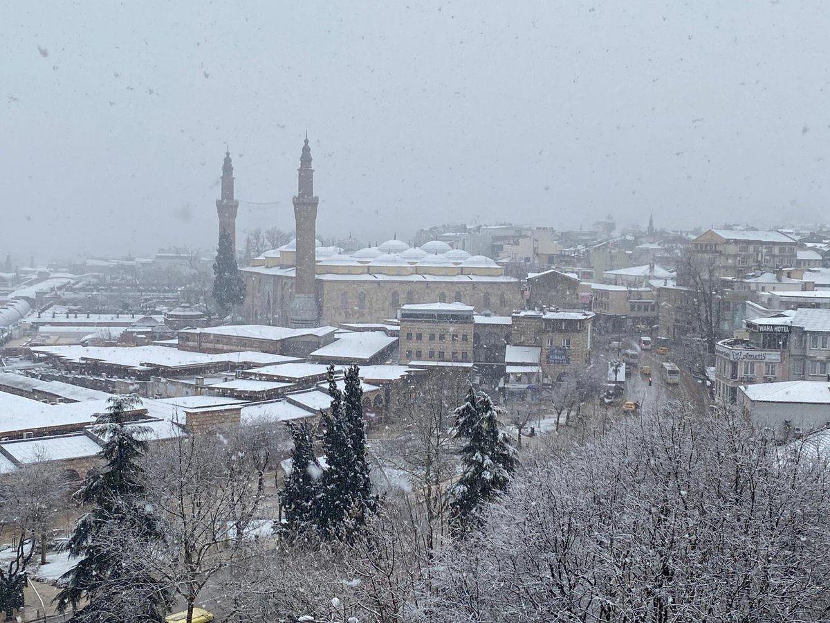 Bursalılar sabaha karla uyandı

Bursa'da sabah saatleri itibariyle etkisini artıran kar yağışı, kentin birçok noktasını kısa sürede beyaza bürüdü. Yüksek kesimlerde yoğunluk artarken, şehir merkezinde de kar etkisini sürdürüyor.

rekabet.net/bursa-sabah-ka…

#bursa #kar