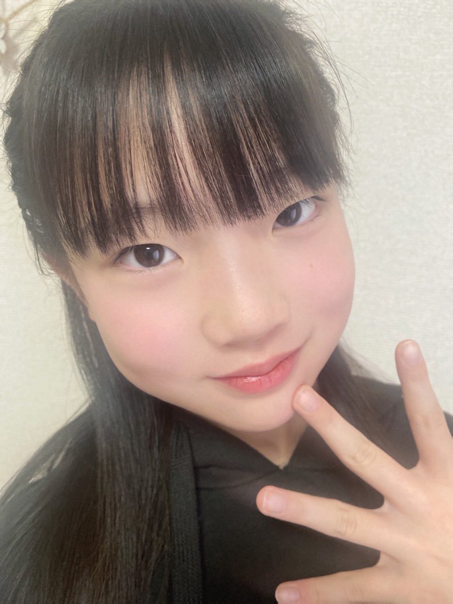 aira422_CHiCK's tweet image. ただいまー♪

この前の自己紹介で答えきれなかった質問に答えますっ！

ハチワレの好きな所は見た目の可愛さとおっちょこちょいな所です♡
将来の夢は…やってみたい事が多すぎて決められないよー🥺

決まったら教えるね笑

#CHiCKちゃん  #枝波あいら  #js4