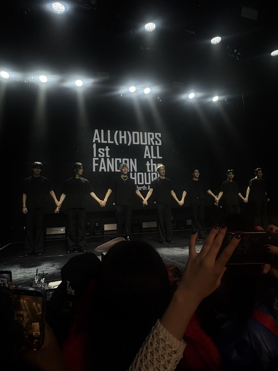 luvmg's tweet photo. finally saw my boys ;-; https://t.co/REUaQfWwjp