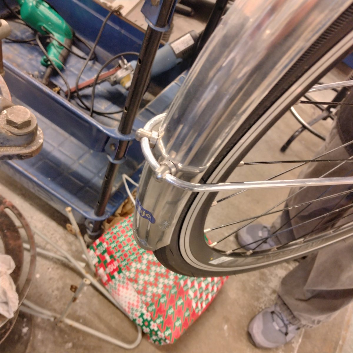 打ち合わせを終えて、泥除け取付け特別授業2日目！