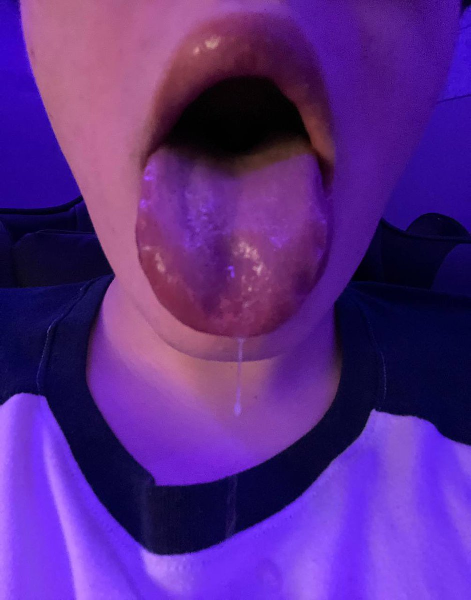 UrSlutLizz tweet media