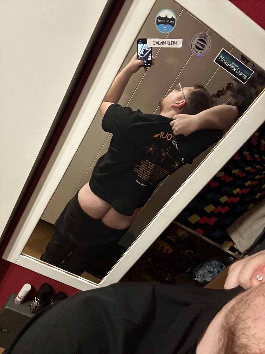 simonstc 🥵 tweet media