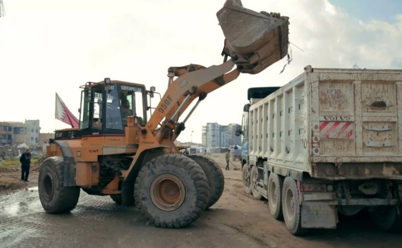 GulfTimes_QATAR's tweet photo. #Qataraid efforts continue to advance across the Gaza Strip, with large-scale rubble removal and road rehabilitation works underway in multiple governorates to restore mobility and improve access to essential services.

More than 310,000 tons of debris have been cleared from damaged homes and facilities, while over 85 kilometres of roads have been opened and levelled  a significant step toward reconnecting communities and reviving daily life in heavily affected areas.

The project forms part of sustained relief operations aimed at strengthening the resilience of residents, improving living conditions, and enabling the uninterrupted delivery of humanitarian assistance throughout the Strip.

source : Alraya