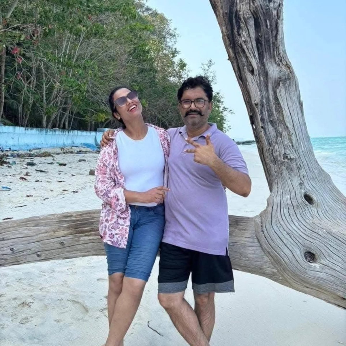 mpmanishyadav's tweet image. यदुवंशी कल्याण ट्रस्ट के राष्ट्रीय अध्यक्ष आदरणीय अरूणेश  यादव जी और आदरणीया भाभी जी को वैवाहिक वर्षगांठ की बहुत बहुत शुभकामनाएं एवं बधाई 🙏

@YadavArunesh @IB_Socialist @skyadavs1 
#happyanniversary #togetherforever❤️
#couplegoals #foreverus #loveandlaughter