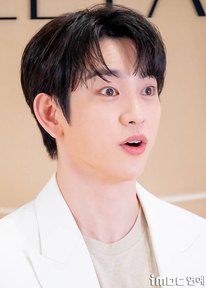 jinyoung is just super adorable?!?!