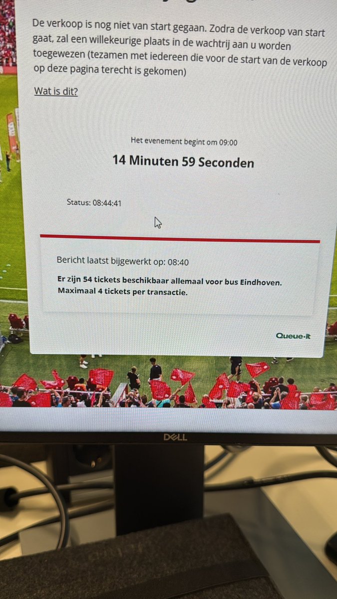 Gekkenhuis. 54 tickets voor ruim 6000 mensen met 6 punten of meer. Toch raar dat om 7:00 er nog ca 80 waren. Kopen mensen in groep 1 dan op het laatste moment? <a href="/PSV/">PSV</a> <a href="/supverpsv/">Supportersvereniging PSV</a> #kaartverkoop #psv #telstar