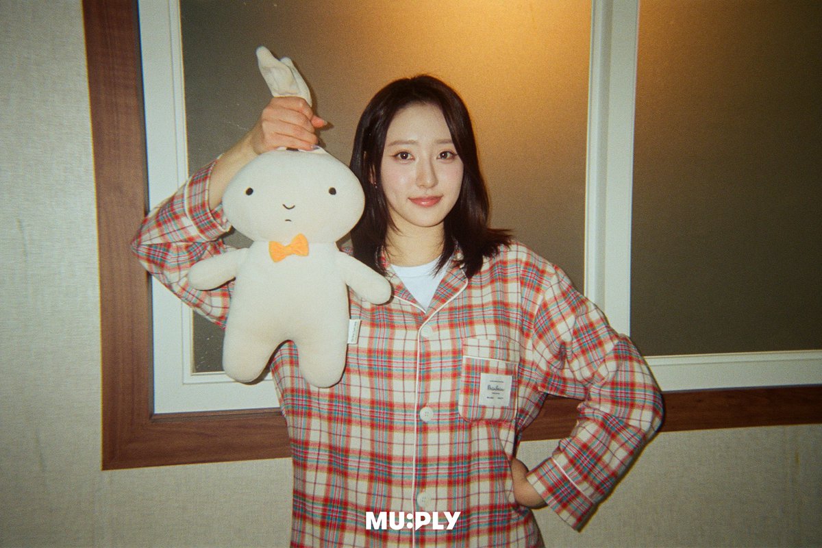 MUPLY_PLAYLIST's tweet photo. #돌들의침묵 | @H1KEY_official
새학기를 맞이한 돌침 수련회에
언제 이렇게 장미가 폈지???!!!!
첫사랑 기억조작단 짱이키의 돌침
다들 기대해주는 거얌❤️

𝟯/𝟳 (토) 𝟴𝗣𝗠 돌들의침묵 하이키 편
MUPLY에서 확인하세요✨
#H1KEY #하이키 #나의첫사랑에게 https://t.co/RXTul3gmzt
