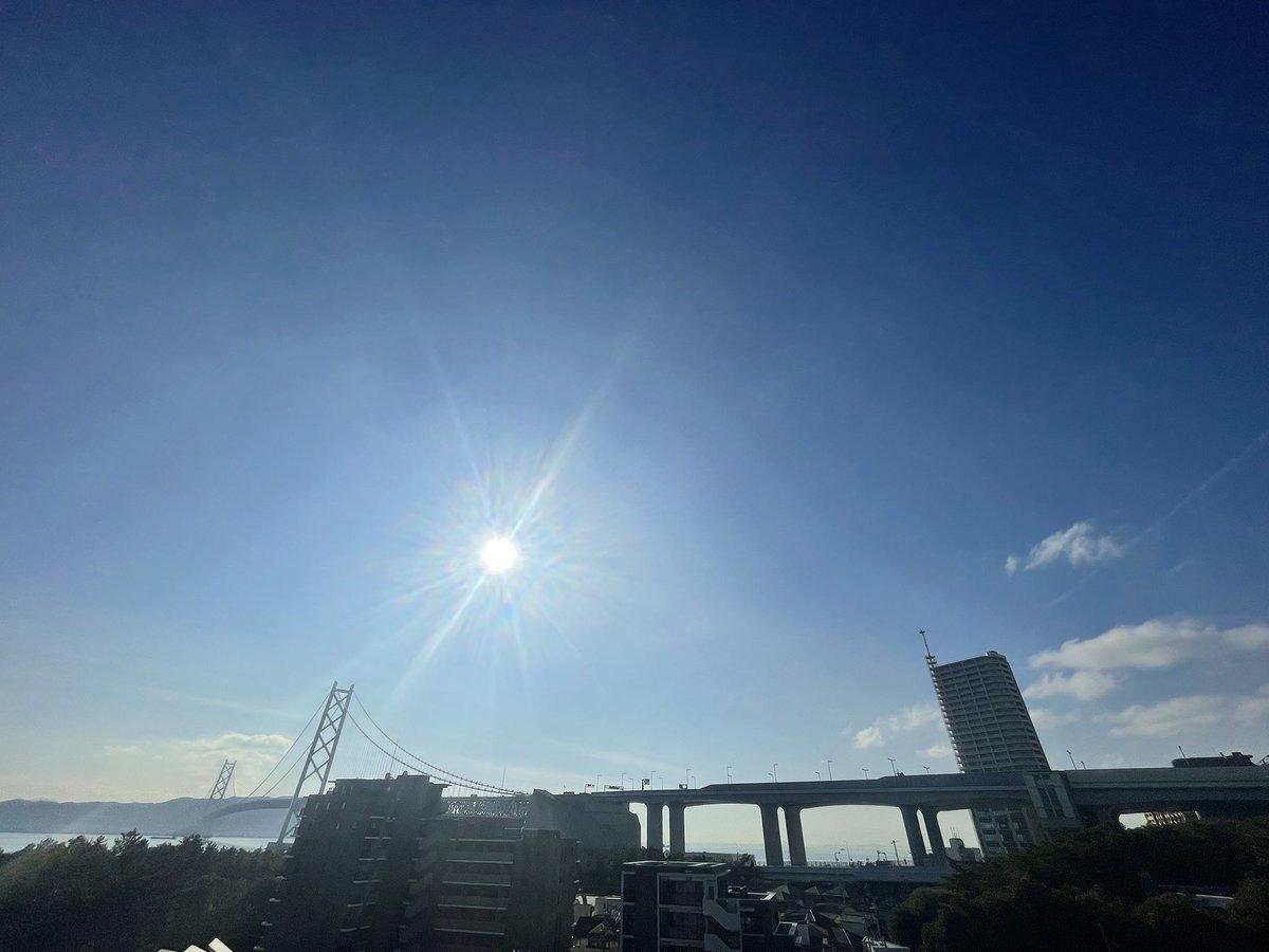 KotoroKanto's tweet photo. 《天空のカフェカントコトロ》
神戸市垂水区東舞子町18-22
オーブデメール6階
JR舞子駅 山陽舞子公園駅 徒歩5分
駐車場4台
電話:078-955-3021
☆通常営業☆11:00-22:00(L.O.21:00)
定休日:月曜日(月曜日が祝日の時翌平日)
☆貸切ライブ,ブッフェ等受付中
♪不定期に一流ミュージシャンライブも https://t.co/72NfXQEUDD