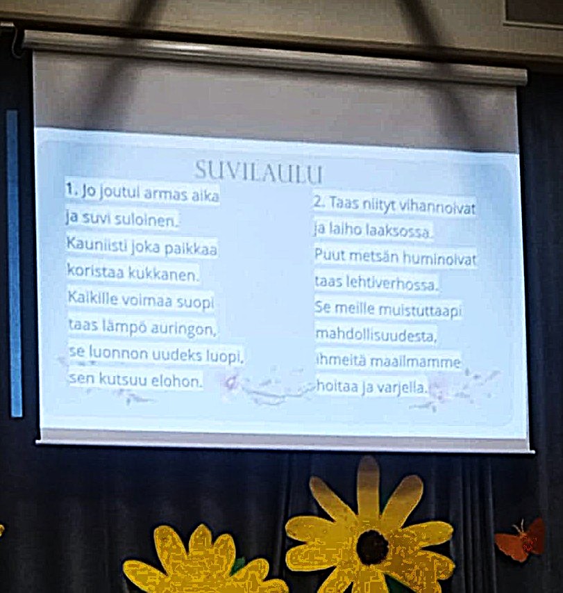 Vielä hetken kestää talven valta, mutta sitten kevät tunkee kaikkialta. Ja lapset laulaa juhlassaan, tokari  ja lentolippu mummolaan taskussaan: