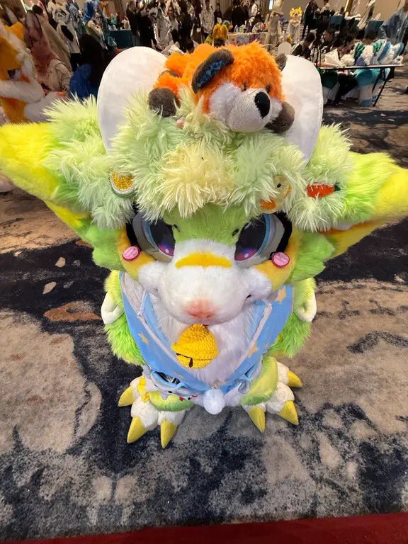 🐥‼️

#fursuit #FursuitFriday #FursuitEveryday #furry