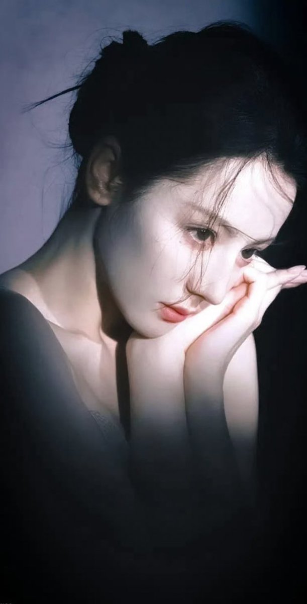 CdramaBloom's tweet image. 🍉 iQIYI’s Period Drama #TileCat 

Based on the novel of same name by Ge Liang

Rumored Cast:  #Dilraba 

Filming Starts: Summer 2026

Production: YuLeLe

Painter FL, craftsman ML, heritage, faith, hidden identity and restraint.