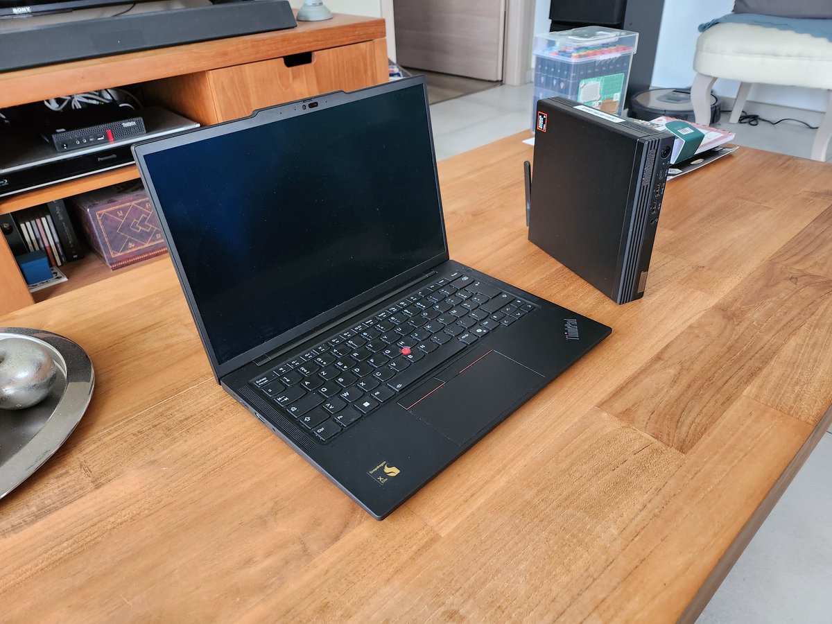 roge_jules's tweet image. What's better than a #ThinkPad? 
A ThinkPad with a #ThinkCentre.

#ThinkPadThursday

 #LenovoIN #ThinkOn 
@Lenovo @lenovofr