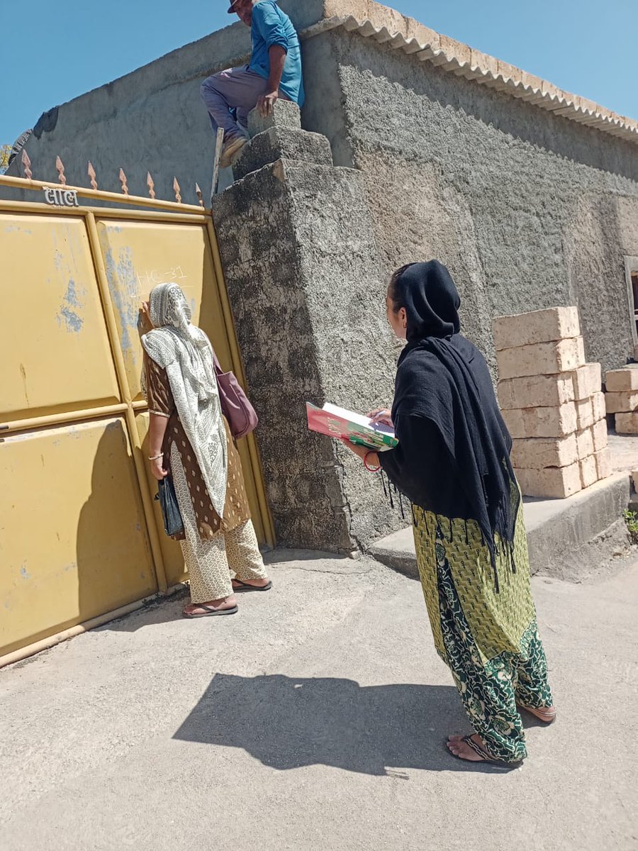 હાલ પોરબંદર તાલુકા હેઠળના વિસ્તારો ખાતે એમ.આર. વેક્સીનેશન ડ્રાઈવ માટે હેડ કાઉન્ટ સર્વેની કામગીરી હાથ ધરવામાં આવી.