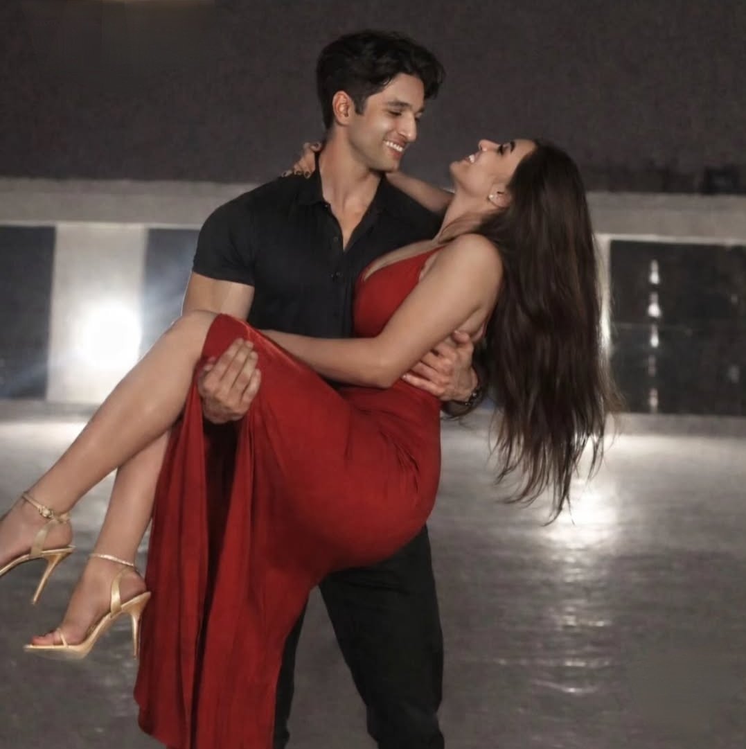 Nayab_011's tweet image. Tumhari body Gym jaane se nahi 
Mere nakhre utthane se banegi!🤍
#feelings #gymmotivation