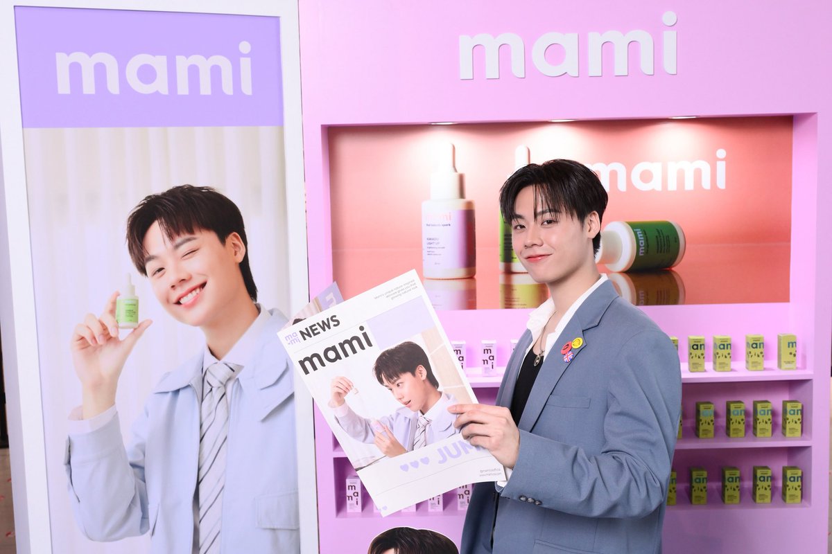 WEED_ENT's tweet image. ออร่าความเฟรชจาก 6 หนุ่มฮอต ‘เก่ง - น้ำปิง - จอส - กวิน - ภูวินทร์ - จั๊มพ์’ ปล่อยพลังความสดใส ในงาน ‘mami GRAND OPENING - The feel-good moment’

#MamiBrand #MamiCosmetics #MamiFeelGoodMoment

ยกทีมความ FUN มาให้ได้สัมผัสความ FRESH จาก 6 หนุ่มวัยรุ่นสุดฮอต ‘- เก่ง หฤษฎ์ - น้ำปิง