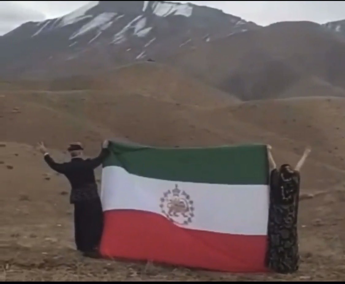 طوریکه هموطنای کرد زبانمون دارن سیفون این گروهک‌های تروریست تجزیه طلبو میکشن😇

این مردم به چه زبونی بگن شما نماینده‌شون نیستین؟ 

جمع کنید بساط کاسبی به اسم کردهارو.

#جاویدشاه
#پاينده_ایران