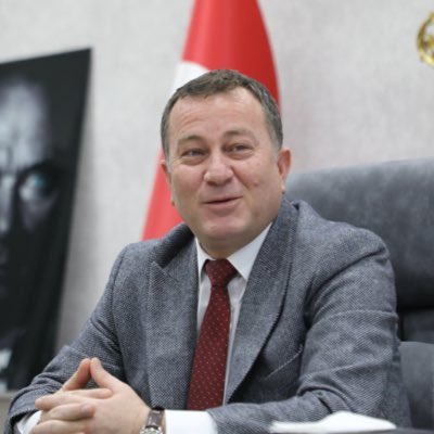 Gaziantep'in Nizip ilçesinde 31 Mart seçimlerinde koltuğa oturan CHP'li belediye başkanı Ali Doğan, ailedeki 2 damadını, bacanağını, kayınbiraderini, eniştesini, eski şoförü ve ilkokul arkadaşını belediyede müdür yaptı. 

Ali Doğan, ağabeyinin damadı Mehmet Çakır'ı Güvenlik