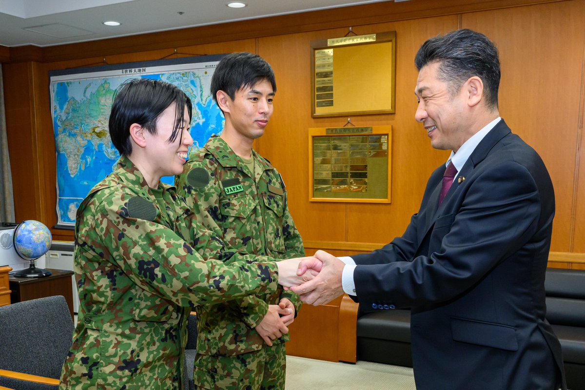 ModJapan_en's tweet image. On Feb 25, PVM Wakabayashi encouraged #JGSDF personnel assigned to #Fiji for a capacity building project on military medicine. The team will share knowledge on field medical training that can contribute to international peace cooperation activities during this deployment. 🇯🇵🇫🇯