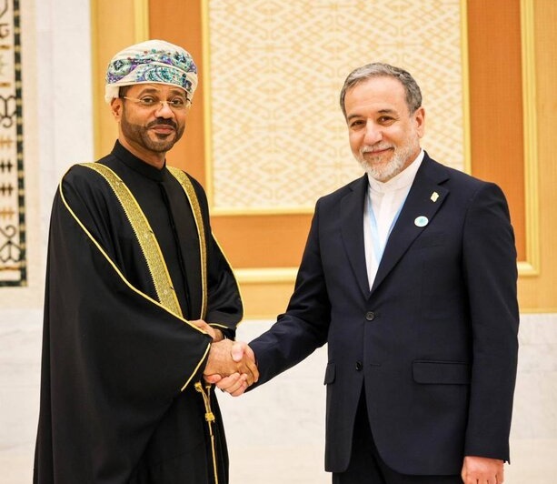 sed_azizi's tweet photo. کاش به خاطر استایل وزیر خارجه عمان هم شده، مذاکرات رو همیشه تو خود عمان برگزار کنن. https://t.co/06ZSFUP0Bb