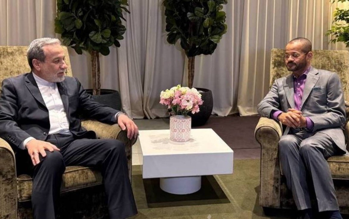 sed_azizi's tweet photo. کاش به خاطر استایل وزیر خارجه عمان هم شده، مذاکرات رو همیشه تو خود عمان برگزار کنن. https://t.co/06ZSFUP0Bb