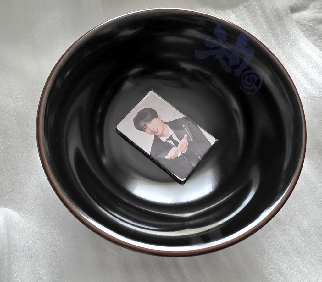 職人がひとつひとつ手作業で仕上げたSUPER JUNIOR油そばどんぶり届き