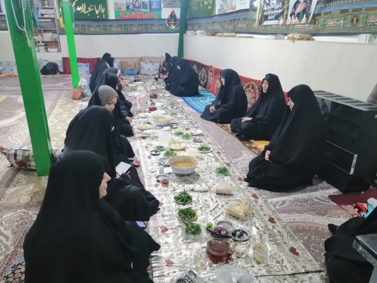 yzhr1367's tweet photo. افطاری ساده در فرهنگ ما، فرصتی است تا از تجملات گرایی فاصله بگیریم و با غذاهای بومی و ساده، به یاد روزهای سخت اما پرمحبت گذشتگان بیفتیم.#گرمه_همدل
#افطار_ساده https://t.co/eQBEi09zGF