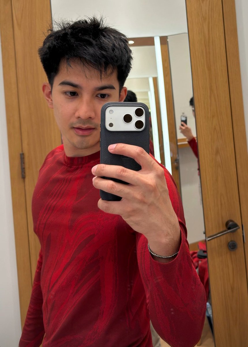 PCaster_'s tweet image. Crushie ko na ng malala tong si Zach.