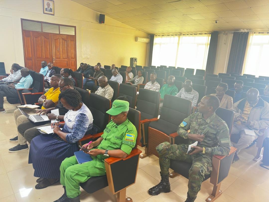 IucnRwanda's tweet image. This week, @KayonzaDistrict hosted the #TREPA and #Combio project teams for a District Project Coordination Committee meeting.

The meeting aimed to review progress, assess implementation, address challenges, and provide practical recommendations to strengthen ongoing activities.