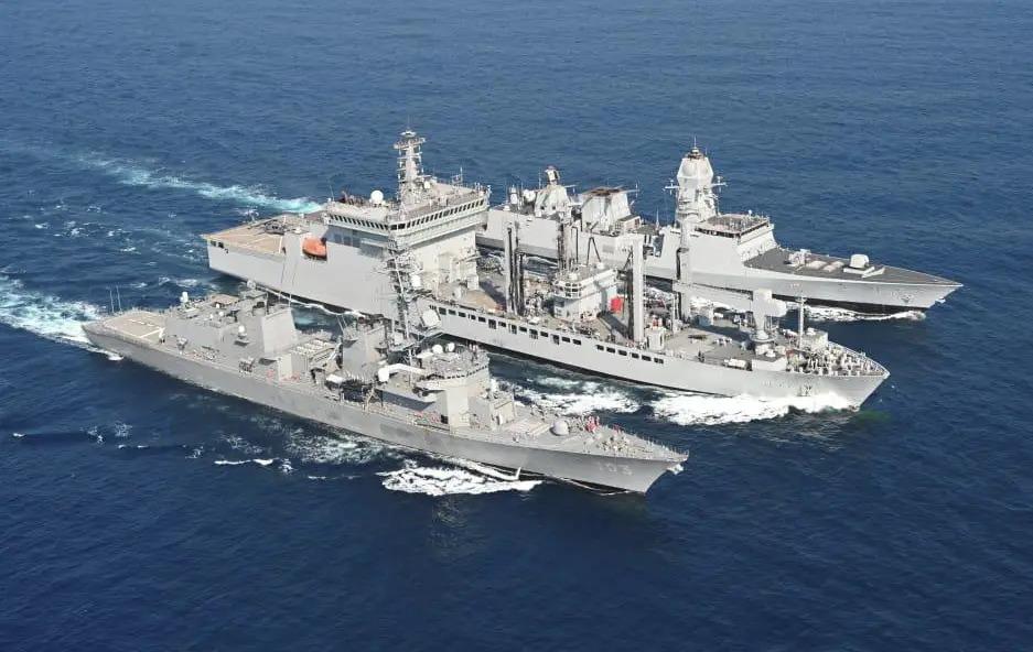 timesofindia's tweet image. #InPics | Indian Navy’s indigenous aircraft carrier INS Vikrant stands tall during the closing ceremony of Exercise MILAN 2026 in Visakhapatnam, showcasing India’s maritime strength and commitment to global naval cooperation. 🌊⚓🇮🇳

#INSVikrant #IndianNavy