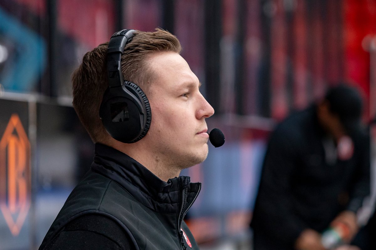 Varför saknades profilerna? Hur mår laget inför slutspelet? Hur förklaras storförlusten mot Tranås? Vita Hästens tränare Jesper Kemi svarar.
nt.se/sport/ishockey…
