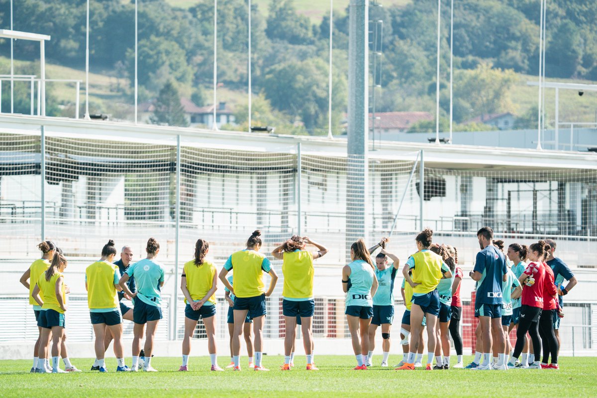 AC_FCenter's tweet photo. 🧠 Hay jugadores/as que no rinden igual en entrenamientos que en competición
La #ansiedad #competitiva puede bloquear el rendimiento… o impulsarlo. Depende de cómo se gestione.
El lunes acaba la oferta de lanzamiento. ⏳
📅 24 y 25 de marzo | Online
🔗 https://t.co/oVluyVJCWf https://t.co/rbeyXYKE4s