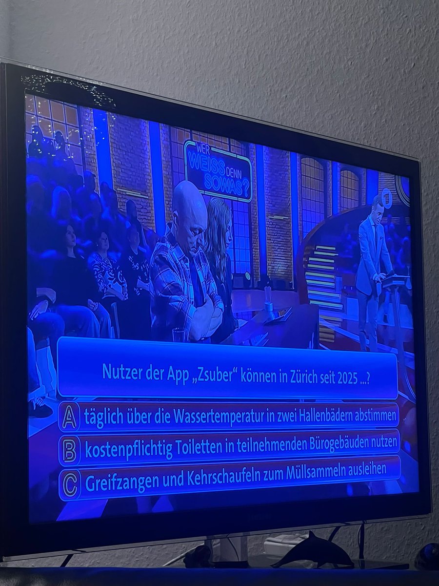 Da fragt man sich, wie die richtige Antwort lautet. Wer mit dem Alemannischen vertraut ist, wird damit keine Probleme haben: Im Dialekt kennt man das Wort „suber“ (sauber). Die Antwort lautet also: C. Hier der Link zur App: zsuber.com. (Mit Dank an Anja für das Foto)