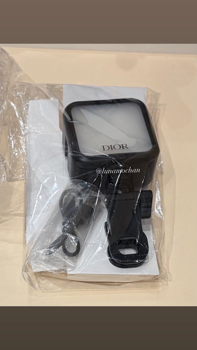 dior ディオール フォーエヴァー スマホライト　ポータブルライト　ノベルティ 新宿伊勢丹でやってるDiorフォーエバーのイベント限定ノベルティで