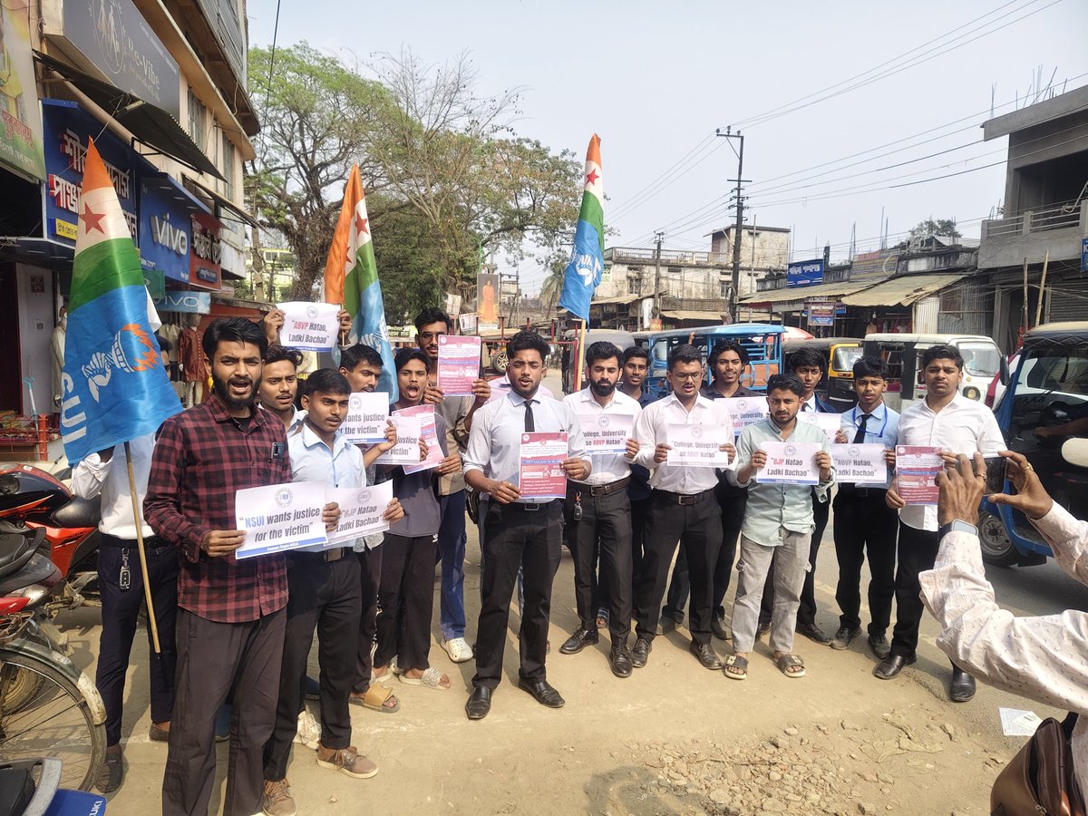 dev_sushmit's tweet photo. Today the Karimganj District NSUI organized a protest condemning the sexual assault incident that took place in Silchar. The accused, Arup Das, Magazine Secretary of Assam University and a member of ABVP, must face strict and immediate action . #NSUIAssam #ABVPHataoBetiBachao https://t.co/HqDqrprnuB