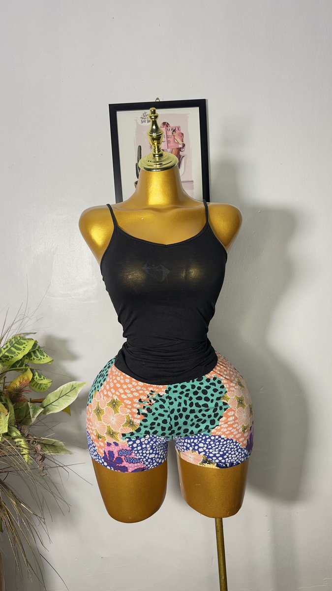 If “comfort but make it sexy” was an outfit..it would be this set😌😍

Lounge sets available for size 6-14🛍️

🏷️:5000 NGN