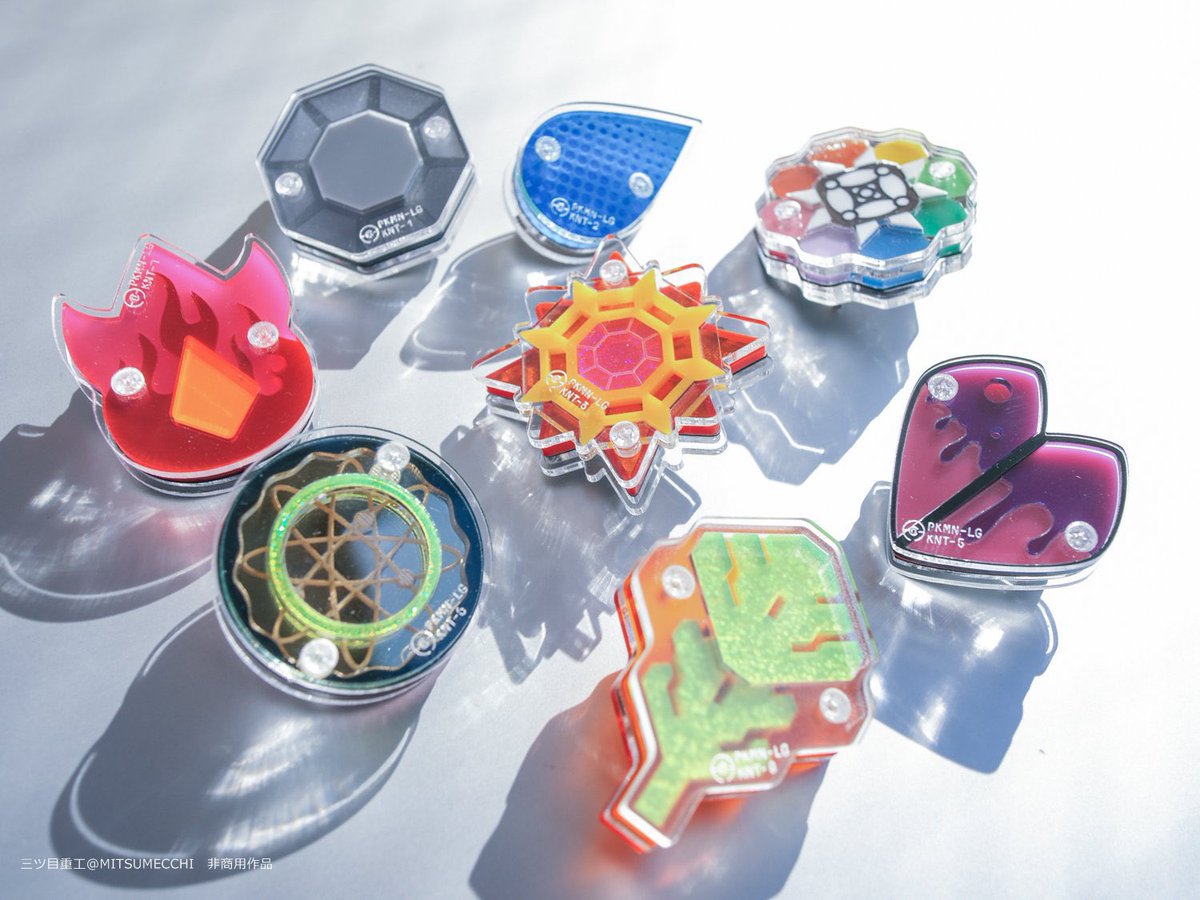 前にファンアートとして作ったポケモン関連アイテム　／　モンスターボールホルダー&amp;アクリル製ジムバッジ