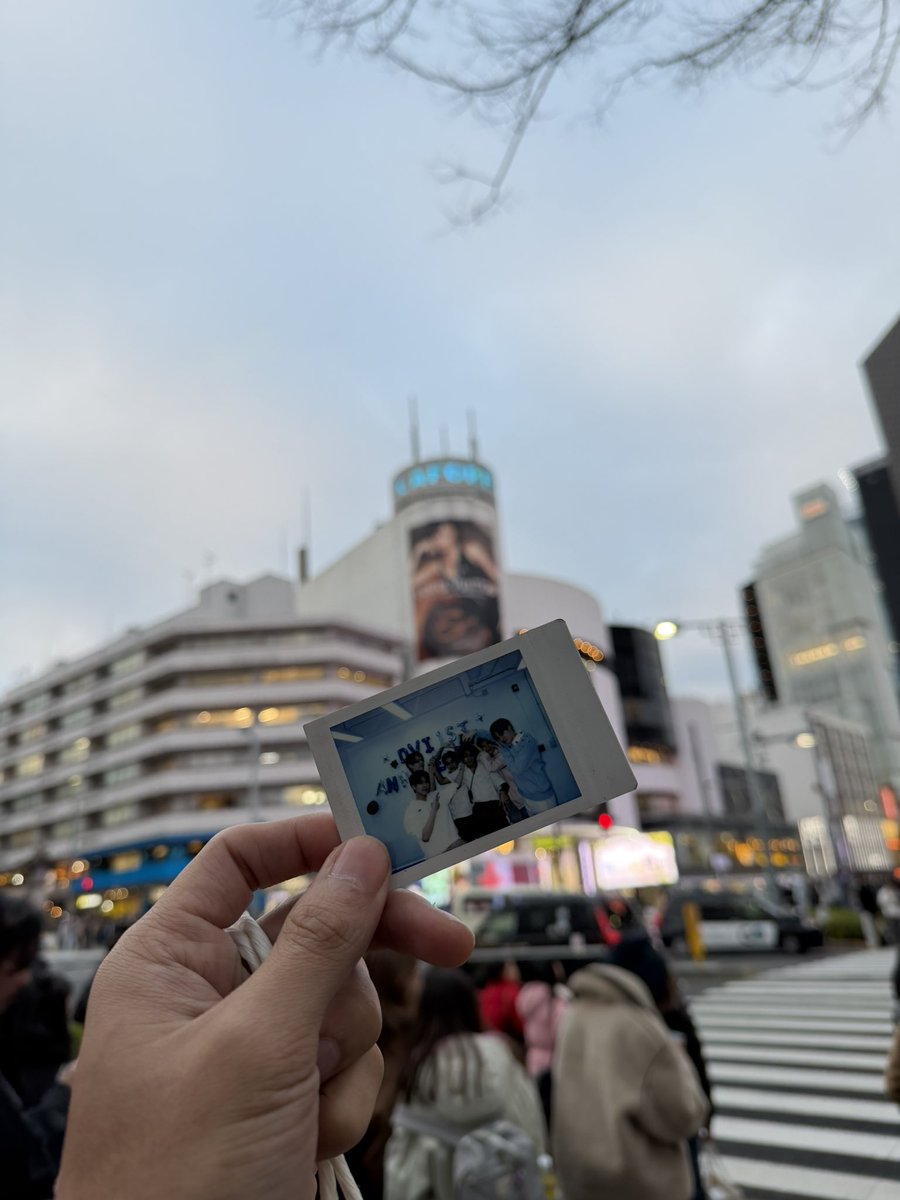 พาไอเด่ก 6 คนกลับมาญี่ปุ่นด้วย ภาพสุดท้ายวันครบรอบ 1 ปีติดไว้ด้วยตลอดนะเว้ย ไอเพื่อนๆน้องๆร่วมทุกร่วมสุข #DVI