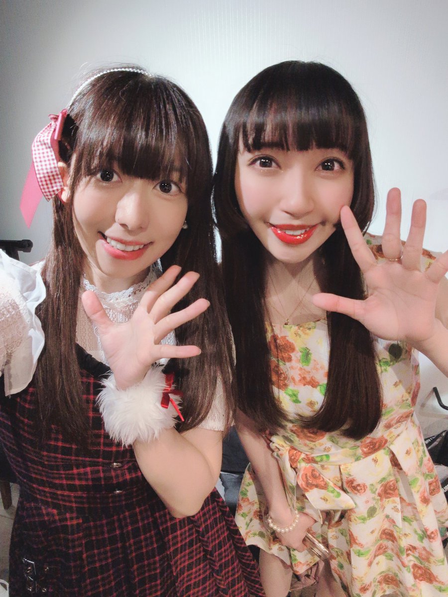 遅くなりましたが、、
2/15の楽屋写真～٩(*´ `*)۶

iGUCHiちゃん💚
こまっちゃん💛
かおたん🩷

いつものみんな🥰Cuteなバレンタイン衣装で幸せ空間が広がってました💞
お写真ありがとうございました🫶