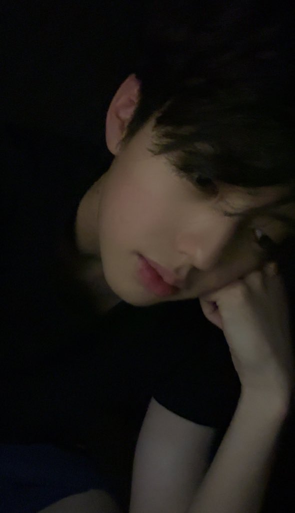 iiivan1ove's tweet photo. 这一切又有什么好留恋的呢？#男高 #男高中生 https://t.co/syKI4OMmsv