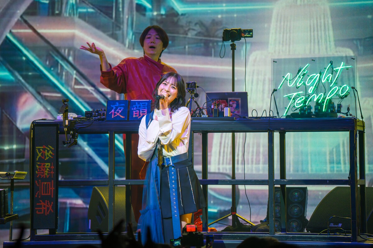 natalie_mu's tweet image. 【ライブレポート】Night Tempo
恒例バースデーライブ今年も大盛況🎂

≠ME冨田菜々風、アバンギャルディ、夜々らがお祝いに駆けつける

🔽記事本文・写真40枚はこちら
natalie.mu/music/news/661…

後藤真希も一緒にダンス！“あの曲”のリミックスでフロア沸騰

#NightTempo