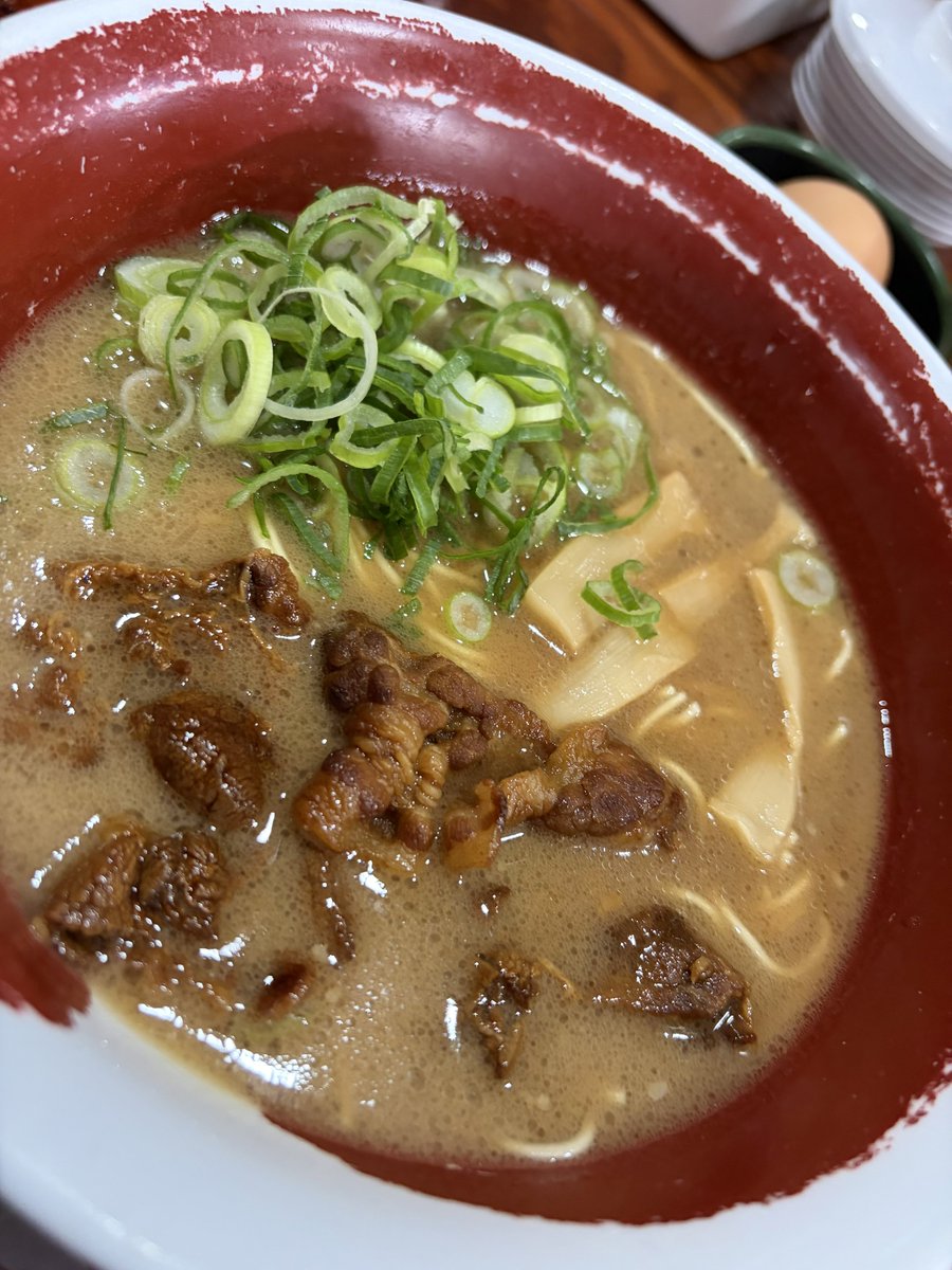 jajarastaman's tweet photo. 麺王〜

夜勤前の腹ごしらえ‼️
ご飯お代わり自由で替玉もあるから
コスパ良く腹パンなれる😂

アプリ見せたら替玉1つサービスじゃし
もやしも乗せ放題もありがたい😍

卵かけご飯と白飯
替玉2でお腹もえー感じ👍

これで朝まで食べんでいける🥰

スタッフさん
コスパ良いラーメンご馳走様でした‼️ https://t.co/xEuB8tXuZA