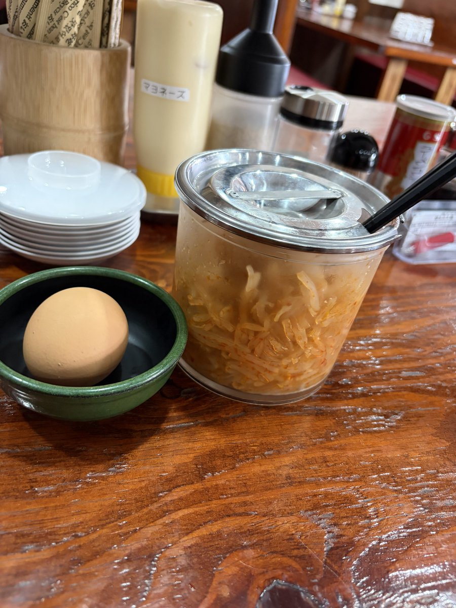 jajarastaman's tweet photo. 麺王〜

夜勤前の腹ごしらえ‼️
ご飯お代わり自由で替玉もあるから
コスパ良く腹パンなれる😂

アプリ見せたら替玉1つサービスじゃし
もやしも乗せ放題もありがたい😍

卵かけご飯と白飯
替玉2でお腹もえー感じ👍

これで朝まで食べんでいける🥰

スタッフさん
コスパ良いラーメンご馳走様でした‼️ https://t.co/xEuB8tXuZA