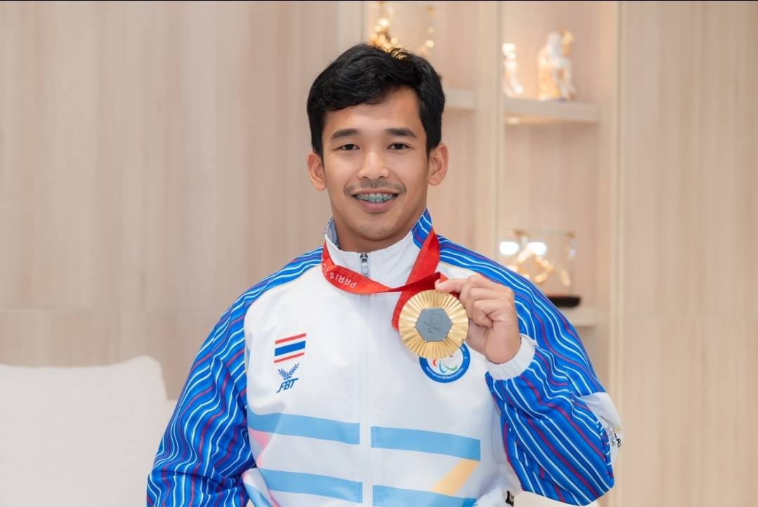 bizmatchingnews's tweet image. เดอะ แพลทินัม รับ “บีม” ชัยวัฒน์ รัตนะ นักกีฬาพาราลิมปิกทีมชาติไทยเป็นพนักงาน

อ่านต่อที่ bizmatchingnews.com/archives/71969

#PlatinumGroup
#ชัยวัฒน์รัตนะ
#บีมชัยวัฒน์
#ParalympicThailand
#พาราลิมปิกไทย
#CSRเพื่อสังคม
#องค์กรแห่งโอกาส