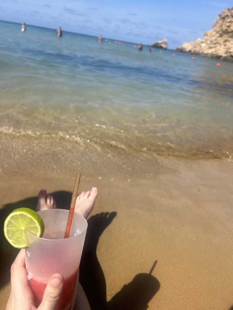 hapilucyy's tweet photo. can it be summer already please!!!!!! https://t.co/gKolHyq12S