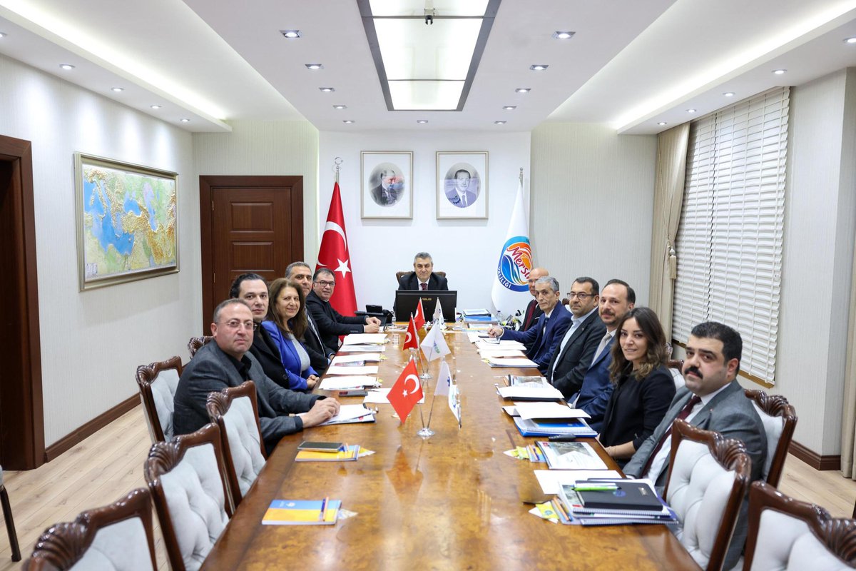 tarsusosb's tweet photo. Şubat Ayı Müteşebbis Heyet Toplantısı Gerçekleştirildi.
Valilik toplantı salonunda gerçekleştirilen toplantıya,Mersin Valisi Atilla Toros,  Müteşebbis Heyet toplantısına başkanlık etti. Yönetim Kurulu Başkan Vekili H. Ruhi Koçak, Yönetim Kurulu ve Müteşebbis Heyet üyeleri katıldı https://t.co/Q4N4pOlM0r