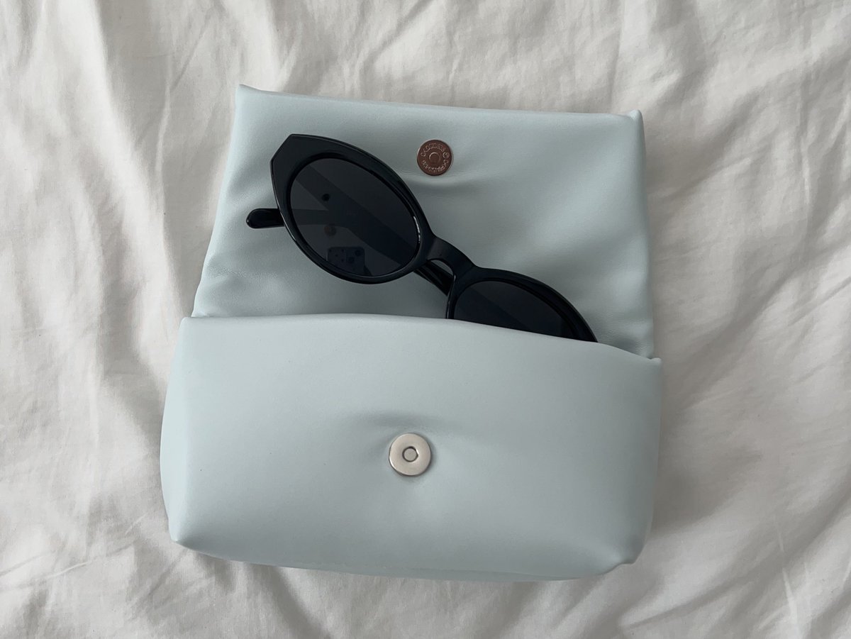 เพิ่งได้แว่นมาใหม่ของ wander around ทรงสวยมากๆๆๆ🎀☁️ จากใจคนที่เพิ่งเปิดใจให้แว่นตากันแดด ใส่แล้วเข้ากับรูปหน้าพอดีเลย คุณภาพดีด้วย ใครกำลังหาแว่นตากันแดดทรงสวย แนะนำมากคั้บบ🩰🌟🤏🏻