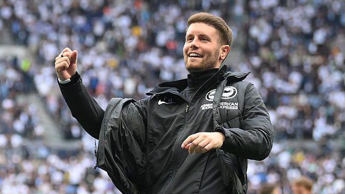 Andrew James tweet media