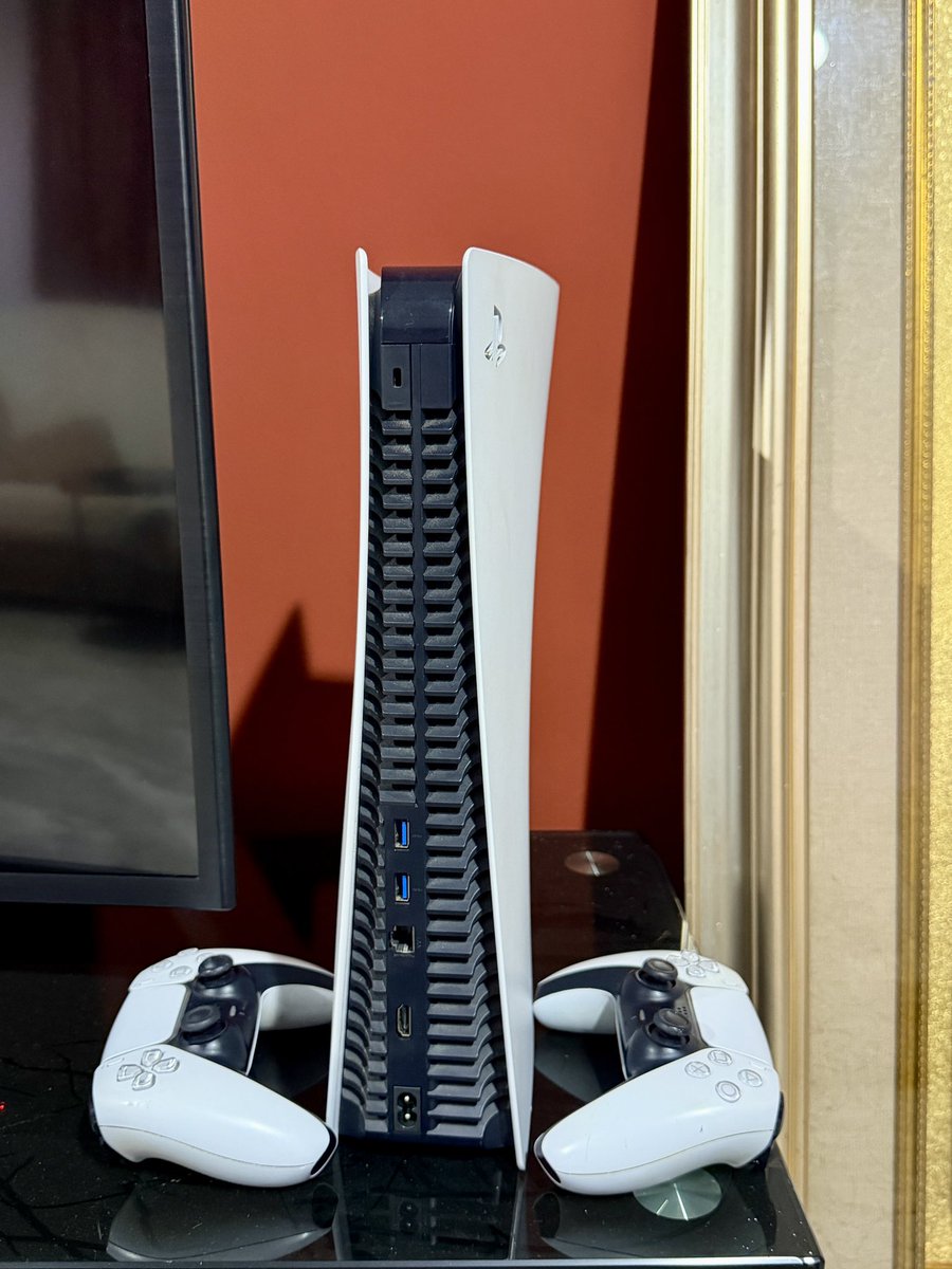 samueloduro_'s tweet photo. selling PS5 Standard 825GB WITH 2 Pads 
₵4,999
call 0503533217 to purchase. https://t.co/7iyylGUzi5