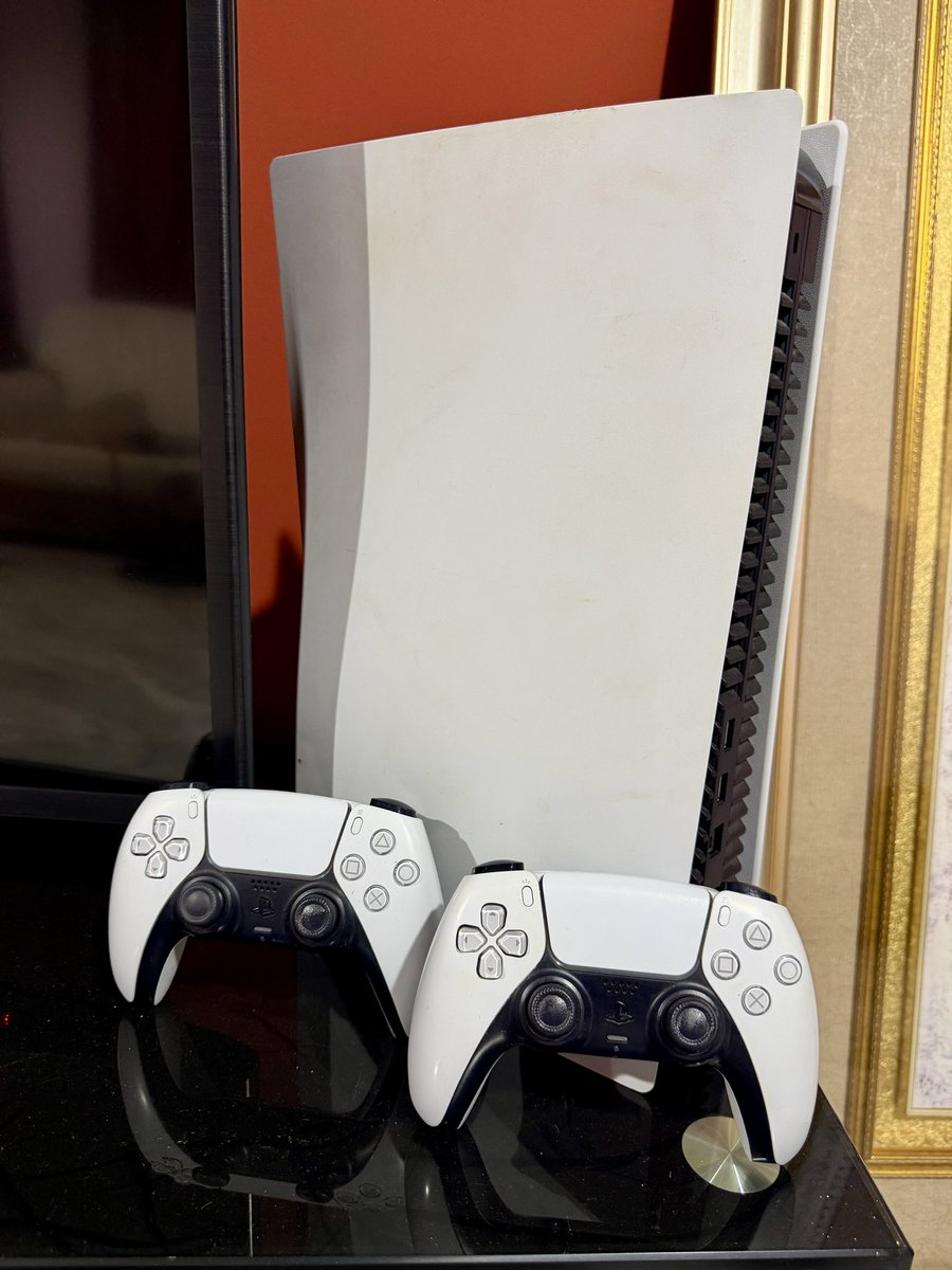 samueloduro_'s tweet photo. selling PS5 Standard 825GB WITH 2 Pads 
₵4,999
call 0503533217 to purchase. https://t.co/7iyylGUzi5
