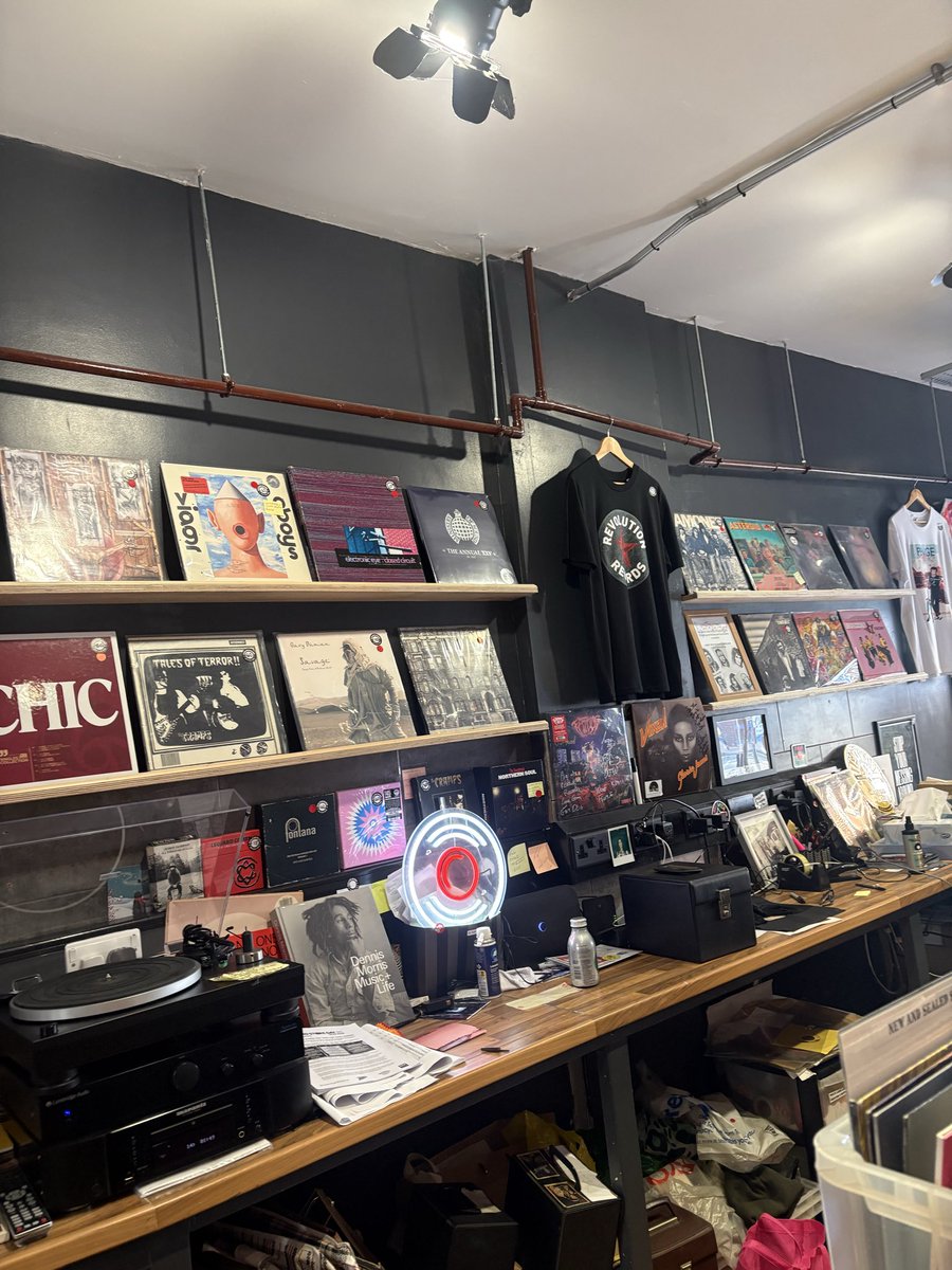 Revolution Records Penge tweet media